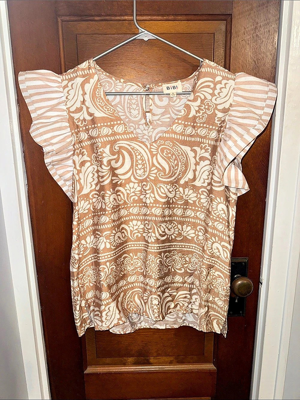 BIBI Paisley Flutter Sleeve Blouse in Brown & White Size Medium